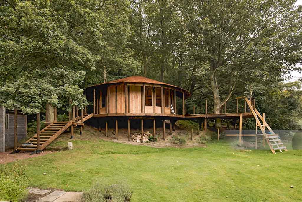 cabane en bois sur pilotis